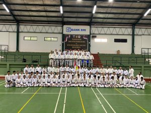 Foto bersama usai Upacara Penganugerahan Gelar DAN Kehormatan INKAI DKI Jakarta dan Latihan Bersama MSH di GOR Kodam Jayakarta, Minggu (30/7/2023).   

