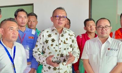 Ketua BNSP Syamsi Hari, bersama peserta sertifikasi welder CPMI tujuan Korea Selatan di LPK Geweld Batam. Sertifikasi yang berlangsung pada 14-16 Juni 2024. (Doc.Ist)