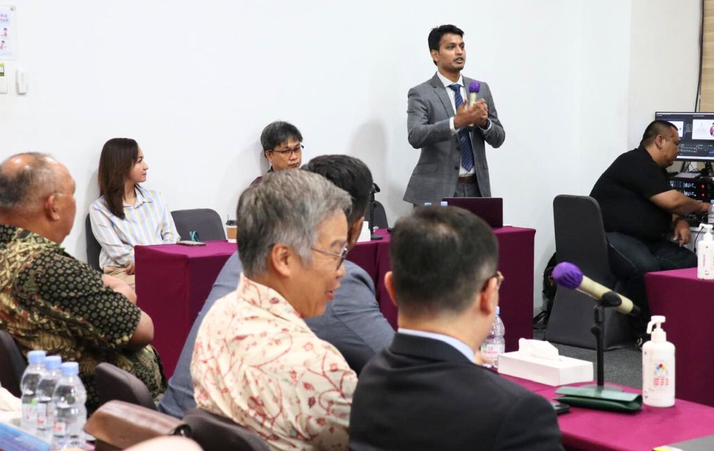 Foto : Round Table Discussion (RTD) yang bertajuk "Bariatric Laparoscopy: Current and Future in Medicine" dan "The Future of Minimally Invasive and Robotic Surgery in Colorectal Cancer Management", di Auditorium Brawijaya Hospital Saharjo (10/10/24)