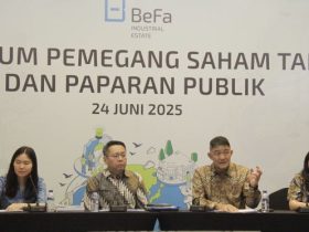 Adapun susunan Dewan Komisaris dan Direksi BEST sebagai berikut : Dewan Komisaris: Komisaris Utama merangkap Komisaris Independen: I Gusti Putu Suryawirawan Komisaris : Yoshihiro Kobi Komisaris Independen : Herbudianto Komisaris Independen : Wahyu Hidayat Direksi: Direktur Utama : Leo Yulianto Sutedja Direktur : Swan Mie Rudy Tanardi Direktur : Hiroki Yoshitake